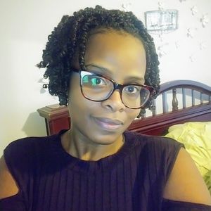 Meet your Posher, Manoucheka